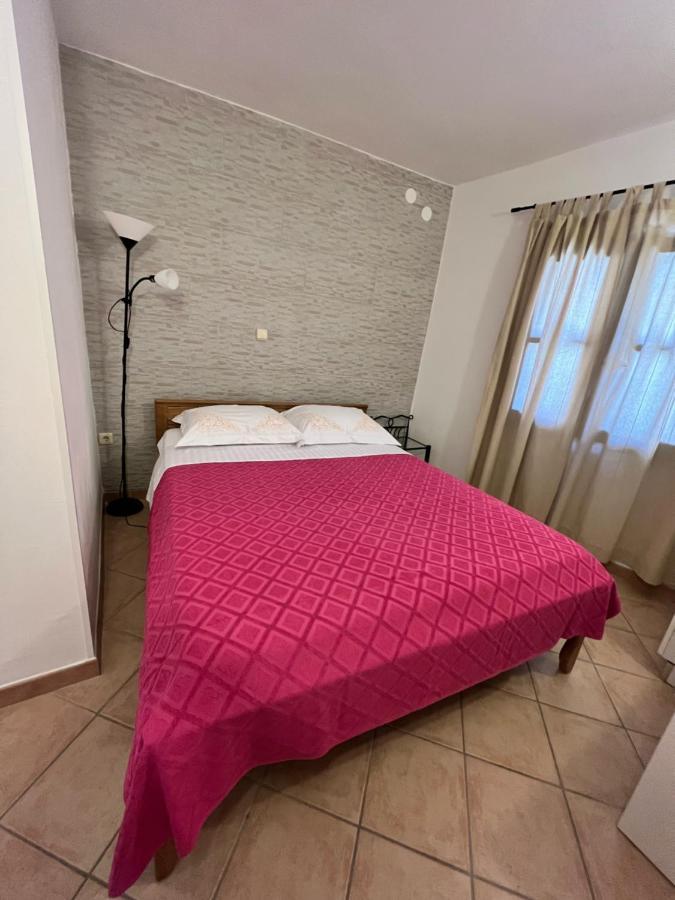 Holiday House Ljubica Tisno Esterno foto